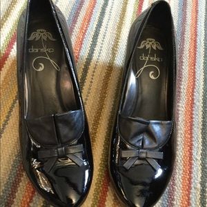Dansko Bille black patent bow tie heel